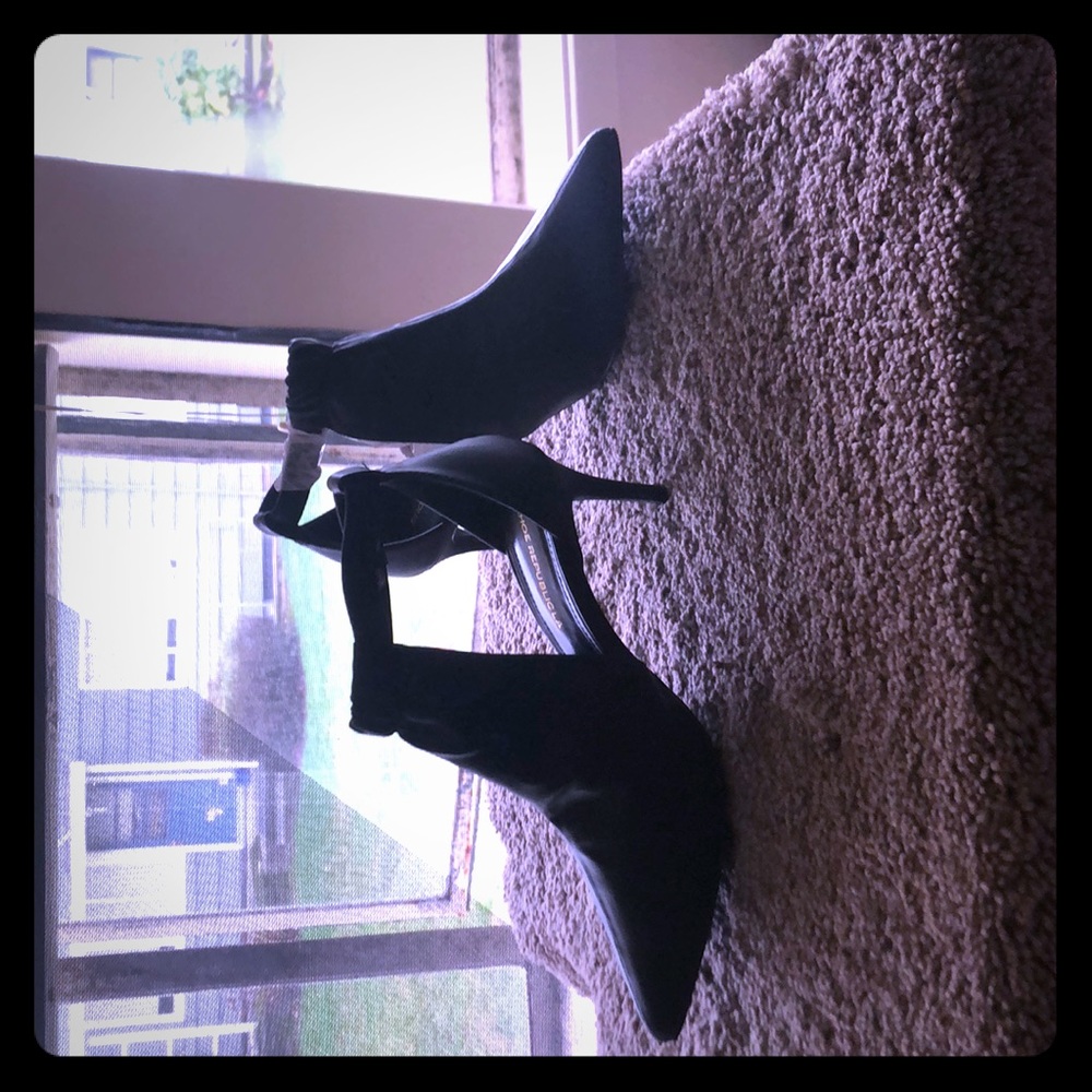 New in box pair of shoes from shoe Republica!